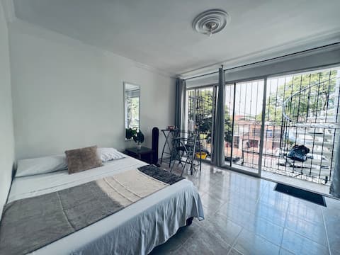Top performing Airbnb: Loft near Clínica Imbanaco | 2 beds + AC + WiFi in Santa Isabel