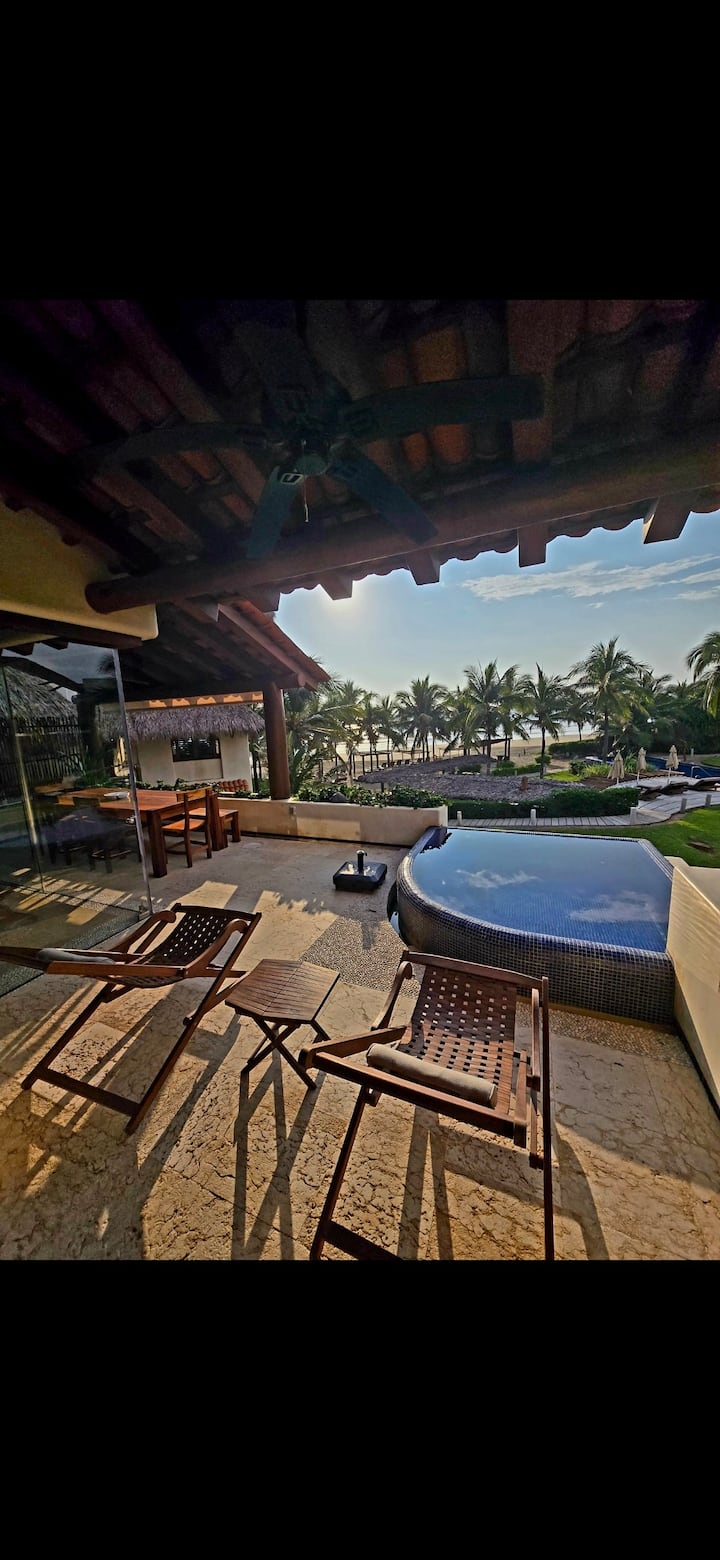 Oceanfront villa with private pool/beachfront