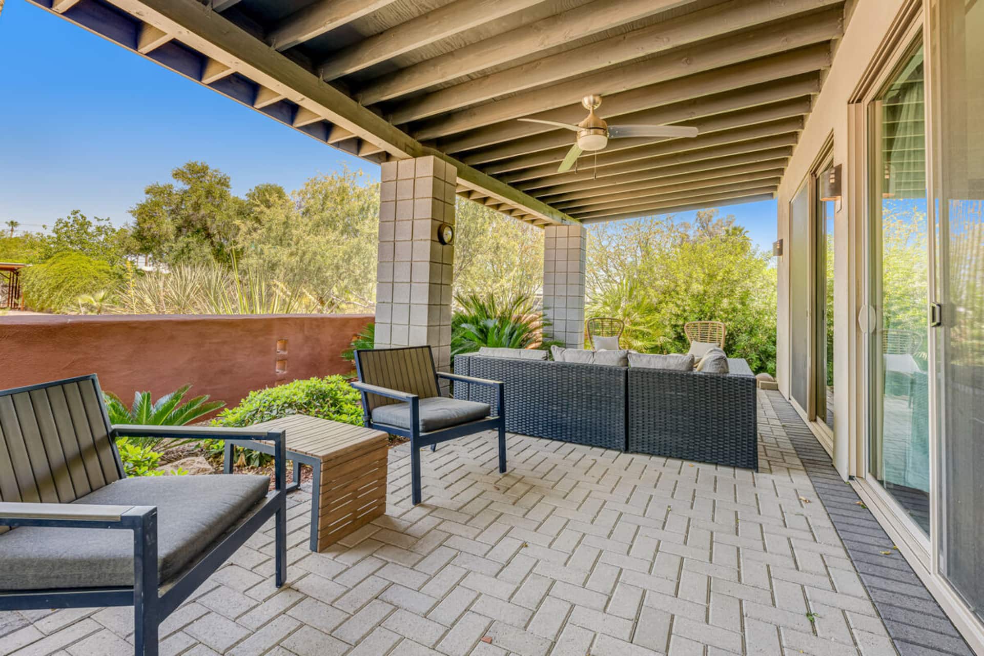 Stylish 4BR | Pool | Fireplace | Patio — foto 2