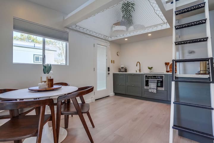 Private Not-so-tiny Home - Yard & Dogs Ok - Los Angeles, CA