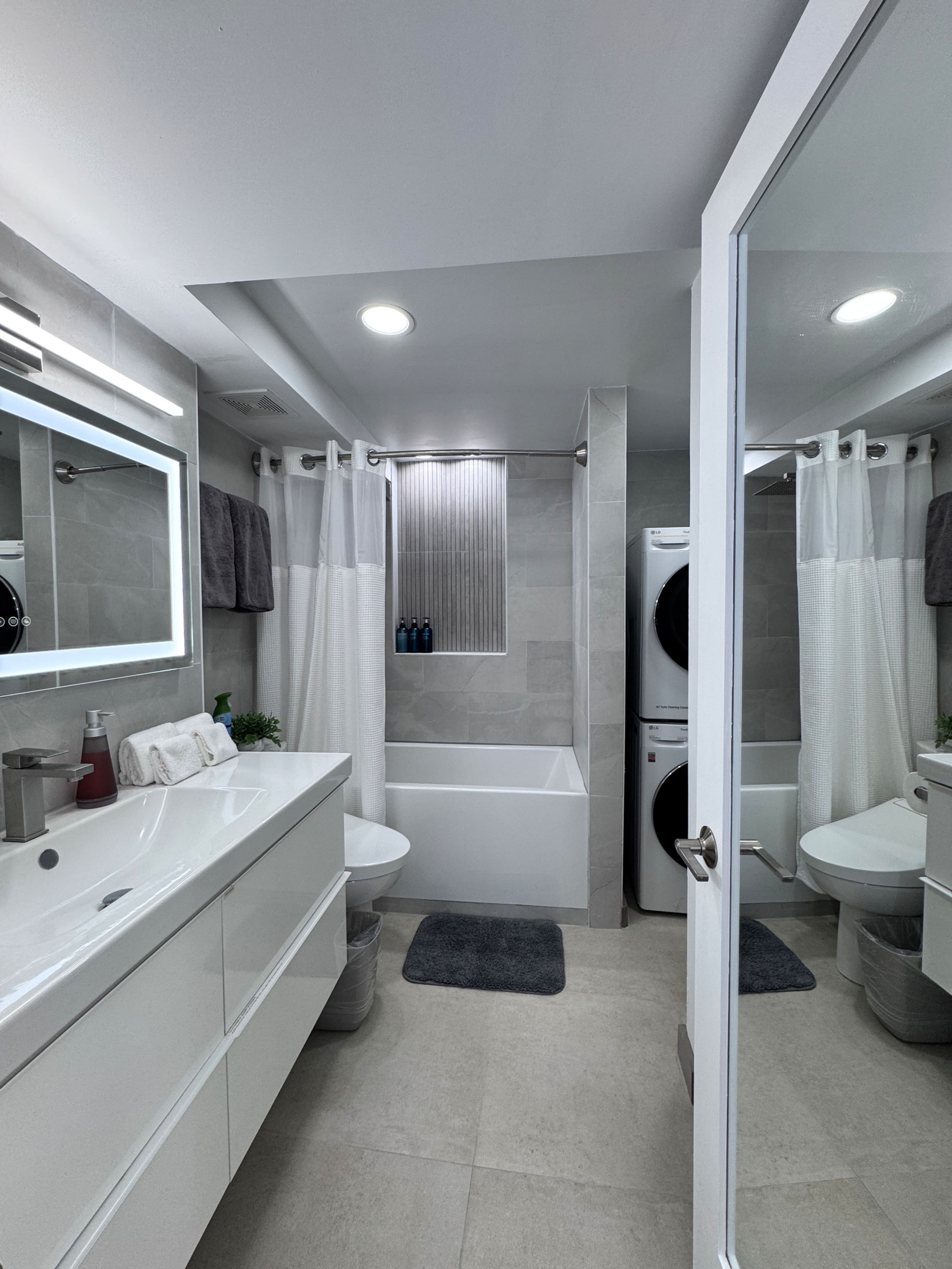 Condo in Honolulu · ★4.91 · 1 bedroom · 2 beds · 1 private bath - Image 10