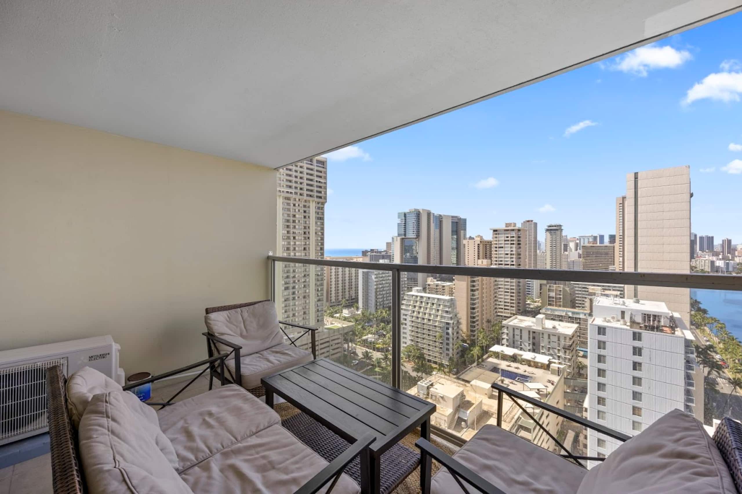 Condo in Honolulu · ★4.94 · Studio · 2 beds · 1 private bath - Image 34