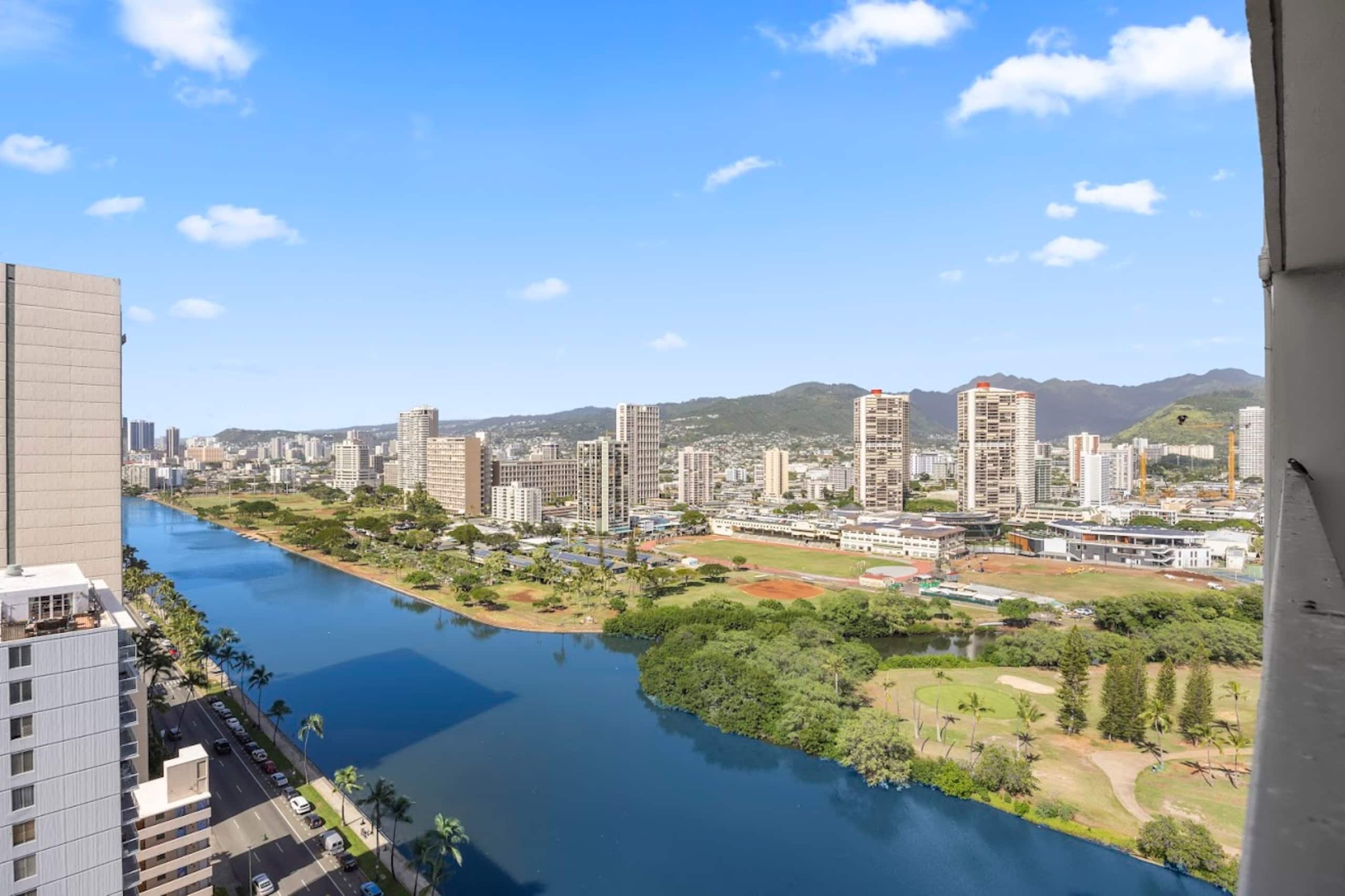 Condo in Honolulu · ★4.94 · Studio · 2 beds · 1 private bath - Image 33