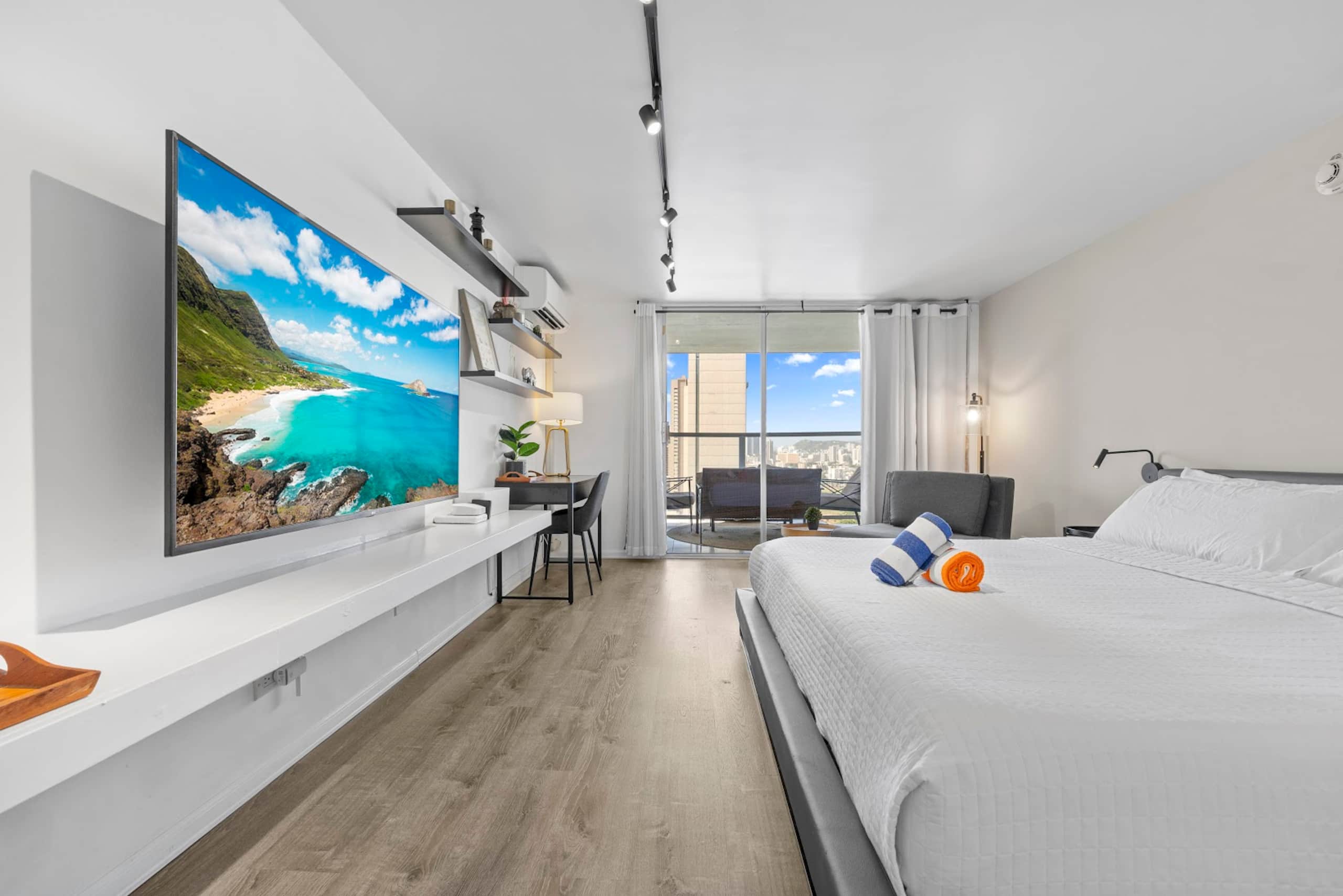 Condo in Honolulu · ★4.94 · Studio · 2 beds · 1 private bath - Image 7