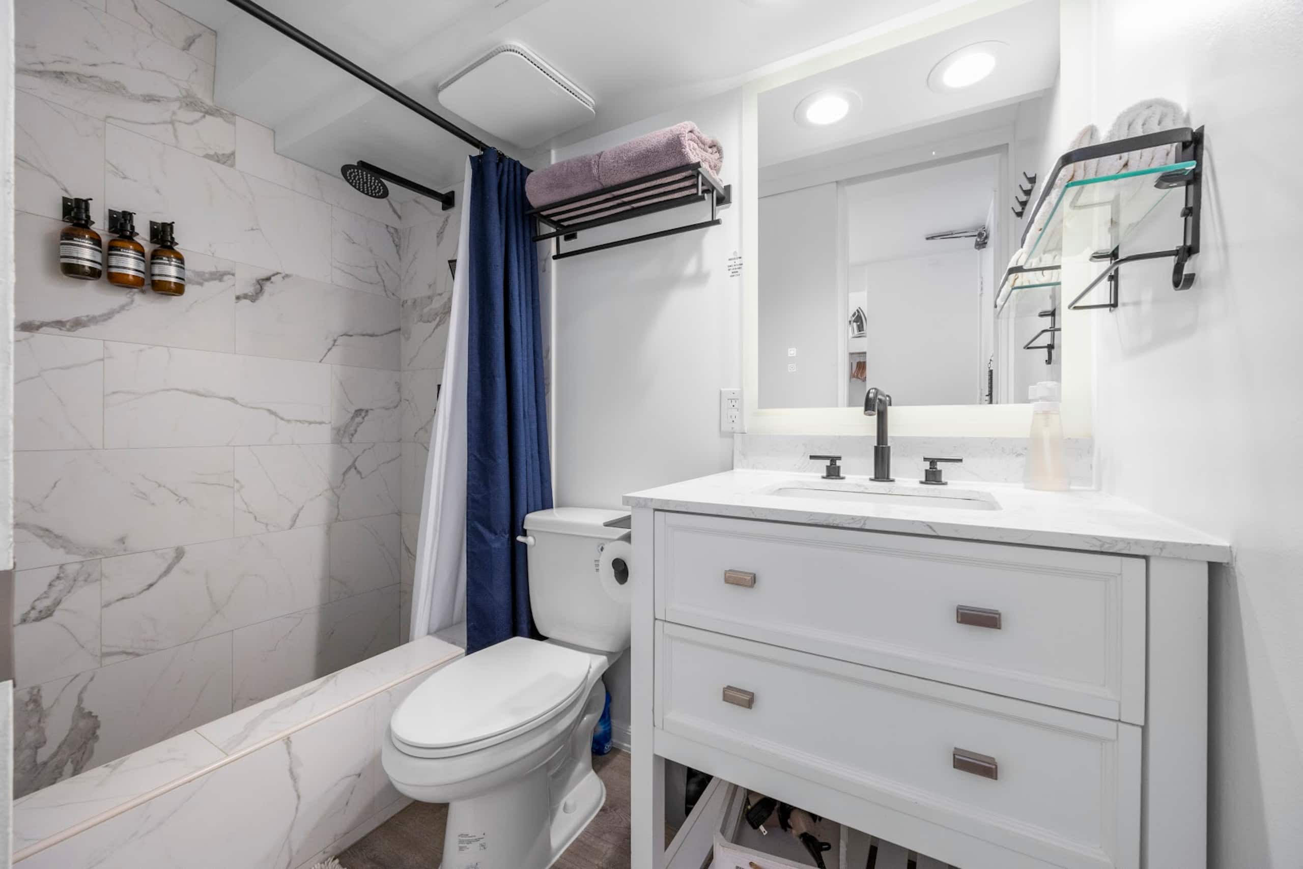 Condo in Honolulu · ★4.94 · Studio · 2 beds · 1 private bath - Image 25