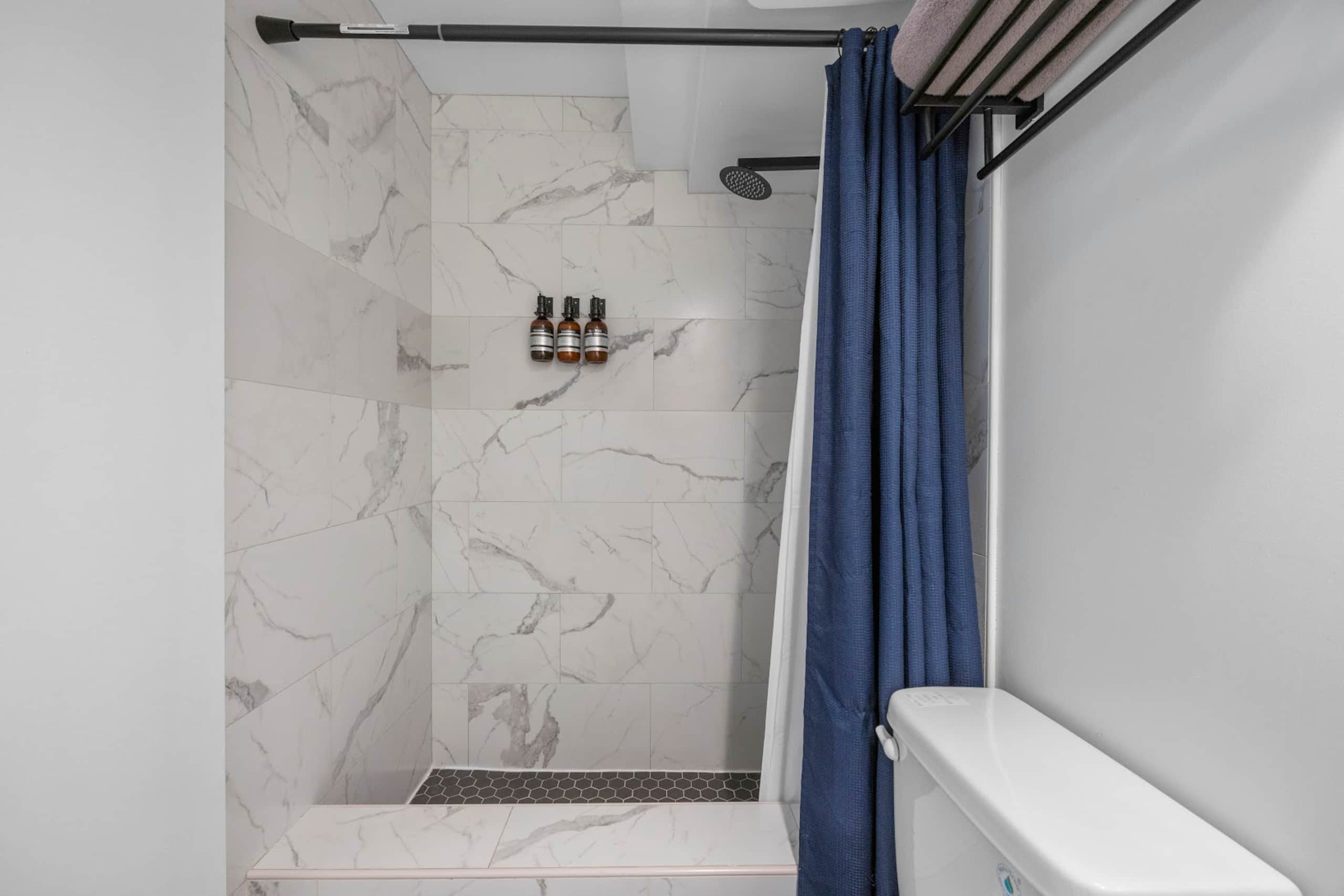 Condo in Honolulu · ★4.94 · Studio · 2 beds · 1 private bath - Image 29