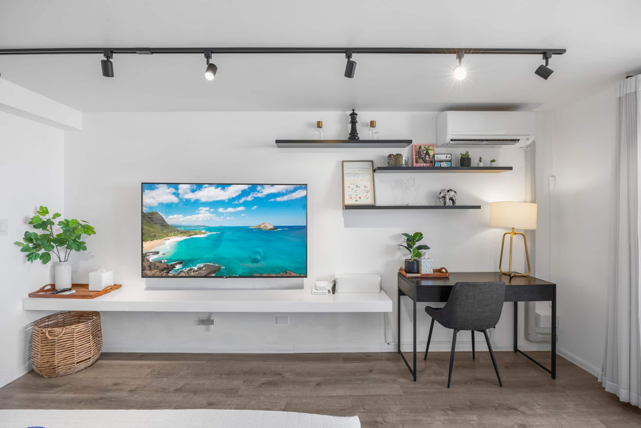 Condo in Honolulu · ★4.94 · Studio · 2 beds · 1 private bath - Image 5