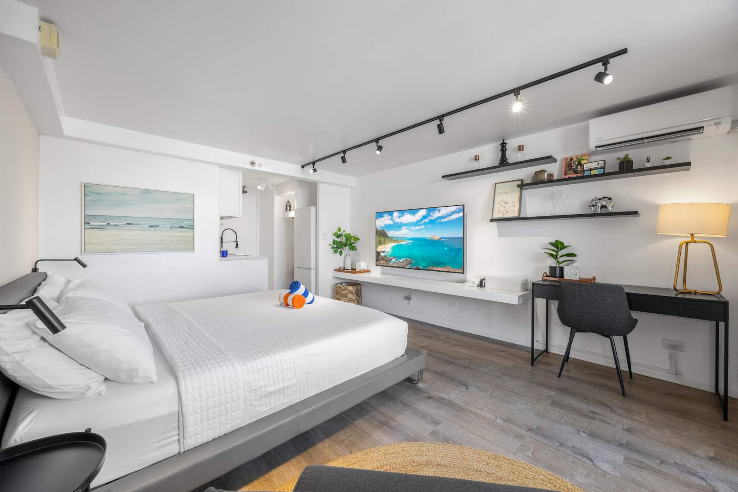 Condo in Honolulu · ★4.94 · Studio · 2 beds · 1 private bath - Image 4