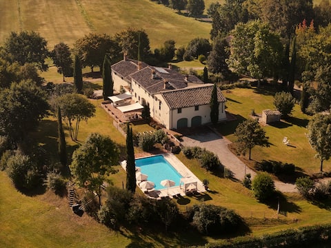 Luxury Villa with Heated Pool and Breakfast