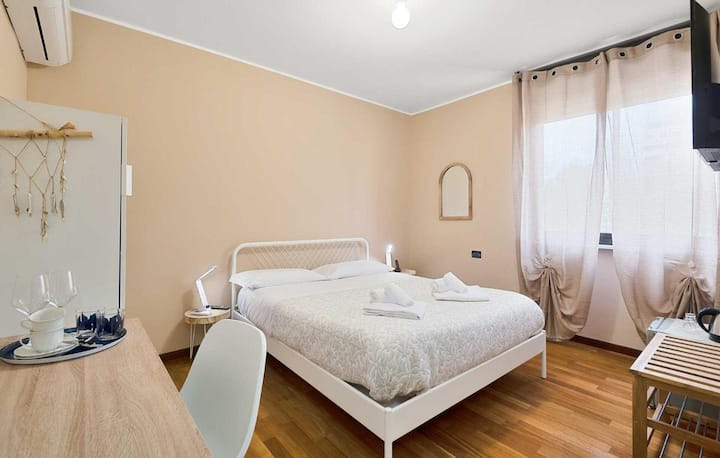 Camera Doppia Con Bagno Privato&nbsp;E Terrazzino - La Spezia