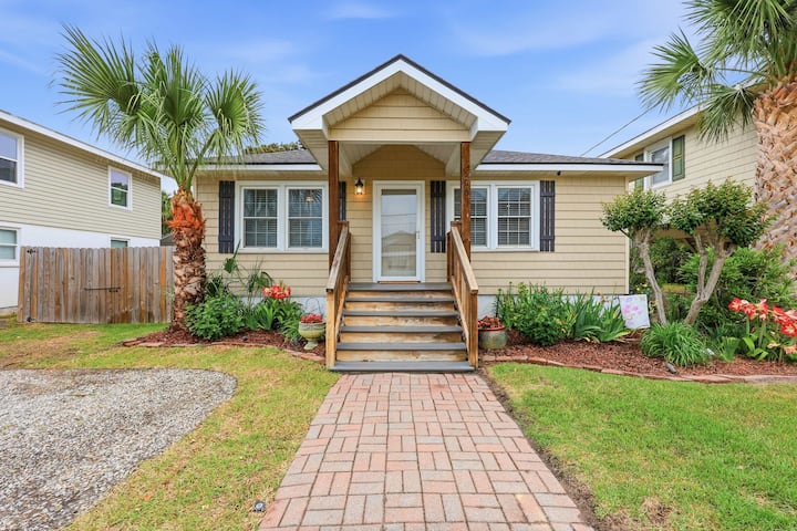 Endless Summer 100 Feet To Beach With Fenced Yard Grill - North Myrtle Beach, SC