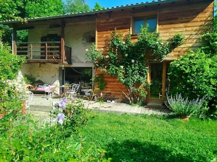 Maison Avec Jardin à Louer, Drôme. - Luc-en-Diois