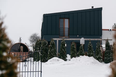 Derylovka – Amber Cottage