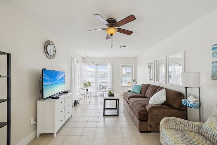 Water Front Villa 2; 5 Min Walk To Beach & Dinning - Clearwater Beach
