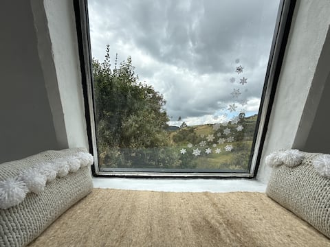 Top Airbnb: Campfire | Breakfast included | Private creek in La Calera