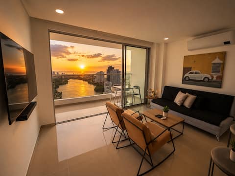 Apart with spectacular views, 27th-floor pool