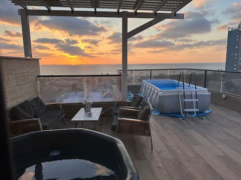 Dreamy waterfront penthouse – luxury, tranquility and open view