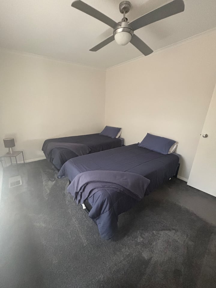 2 bračna kreveta za jednu osobu (širine 180 