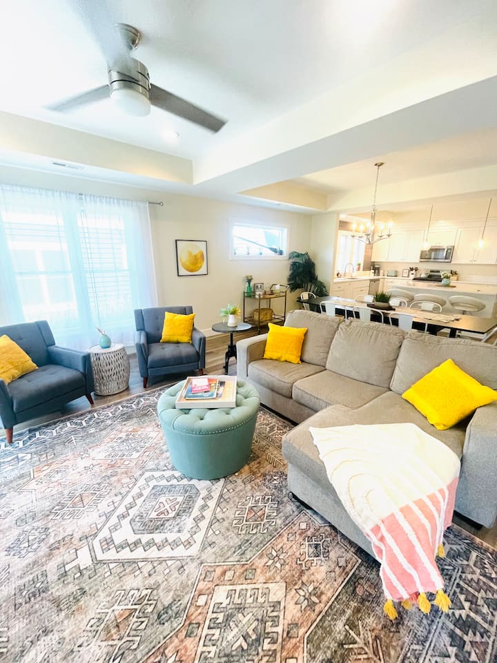 Lake Michigan Beach Retreat - Sleeps 10! Hot Tub - Michigan City, IN