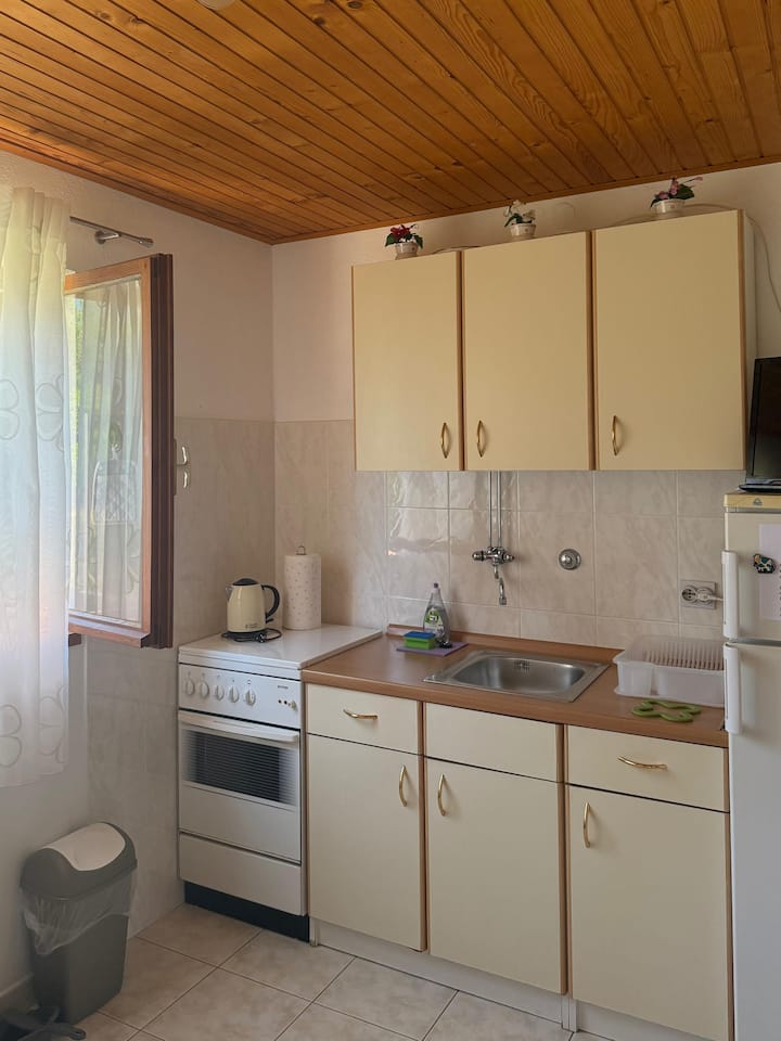Apartment In A Quiet Area Of Vis - Vis