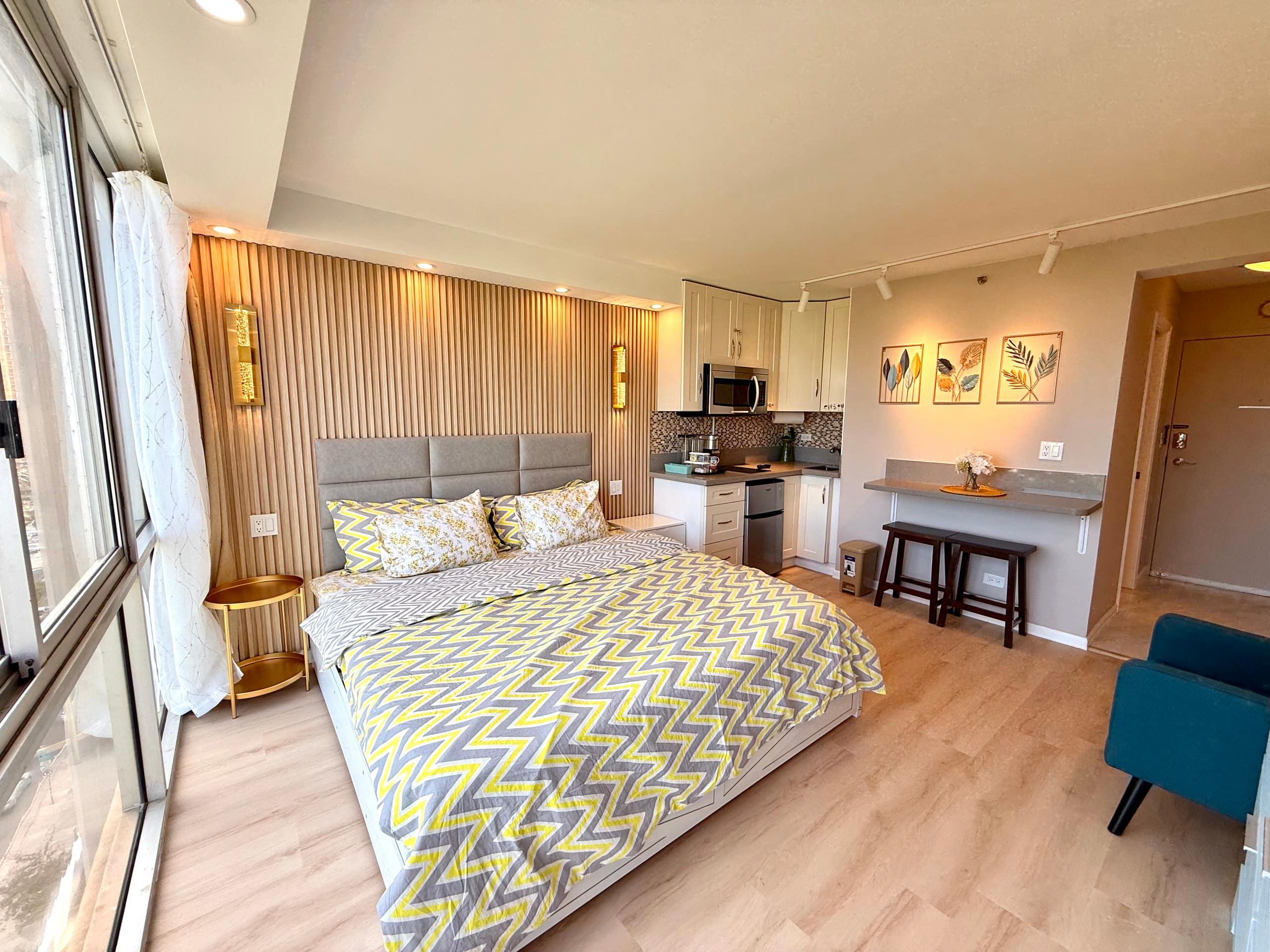 Condo in Honolulu · ★4.88 · Studio · 1 bed · 1 bath - Image 20