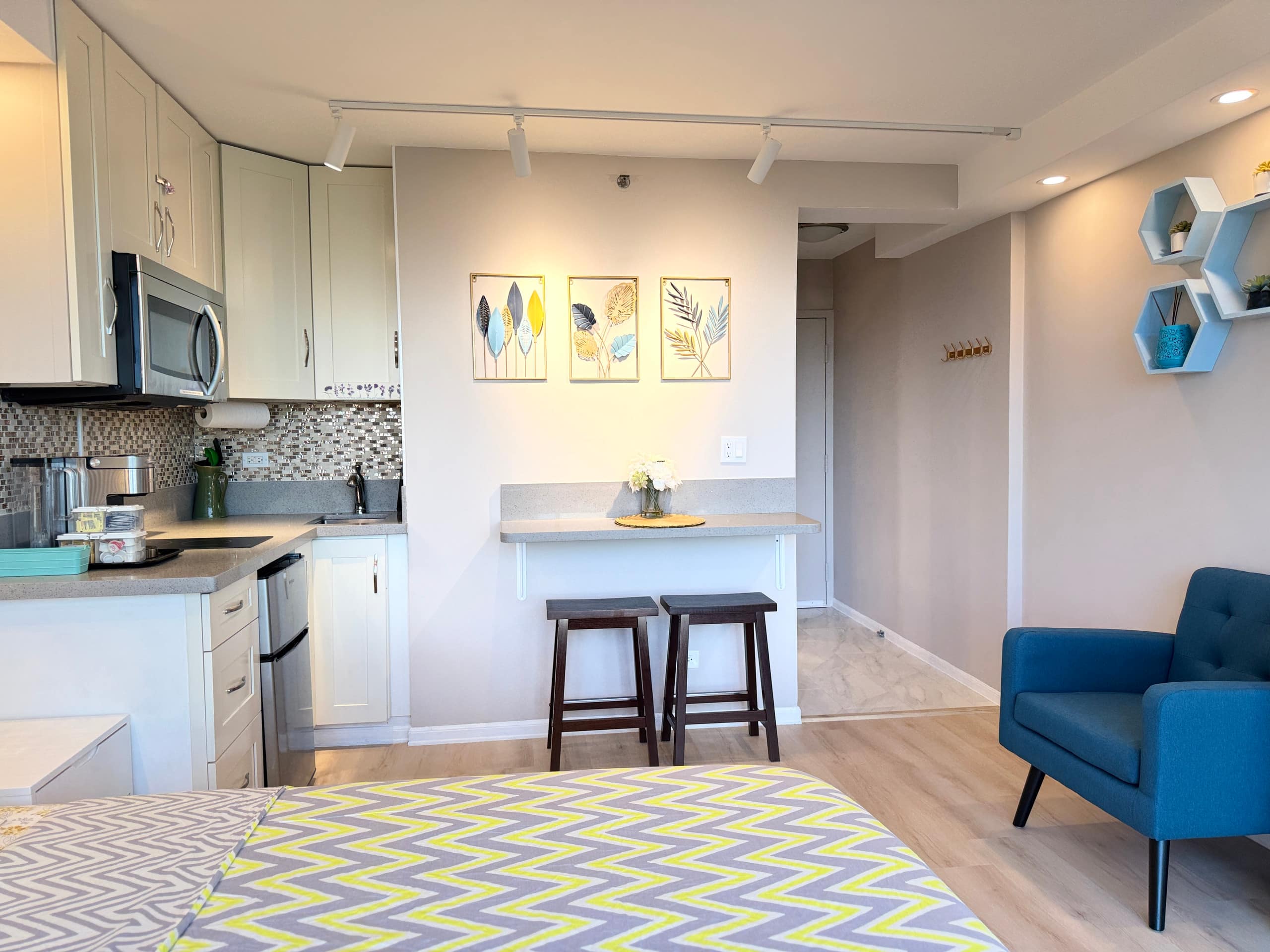 Condo in Honolulu · ★4.88 · Studio · 1 bed · 1 bath - Image 22