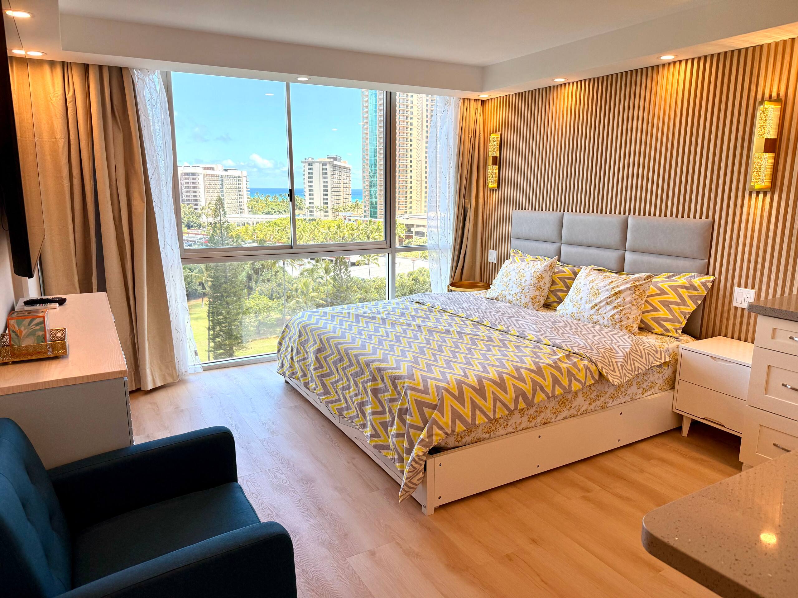 Condo in Honolulu · ★4.88 · Studio · 1 bed · 1 bath - Image 13