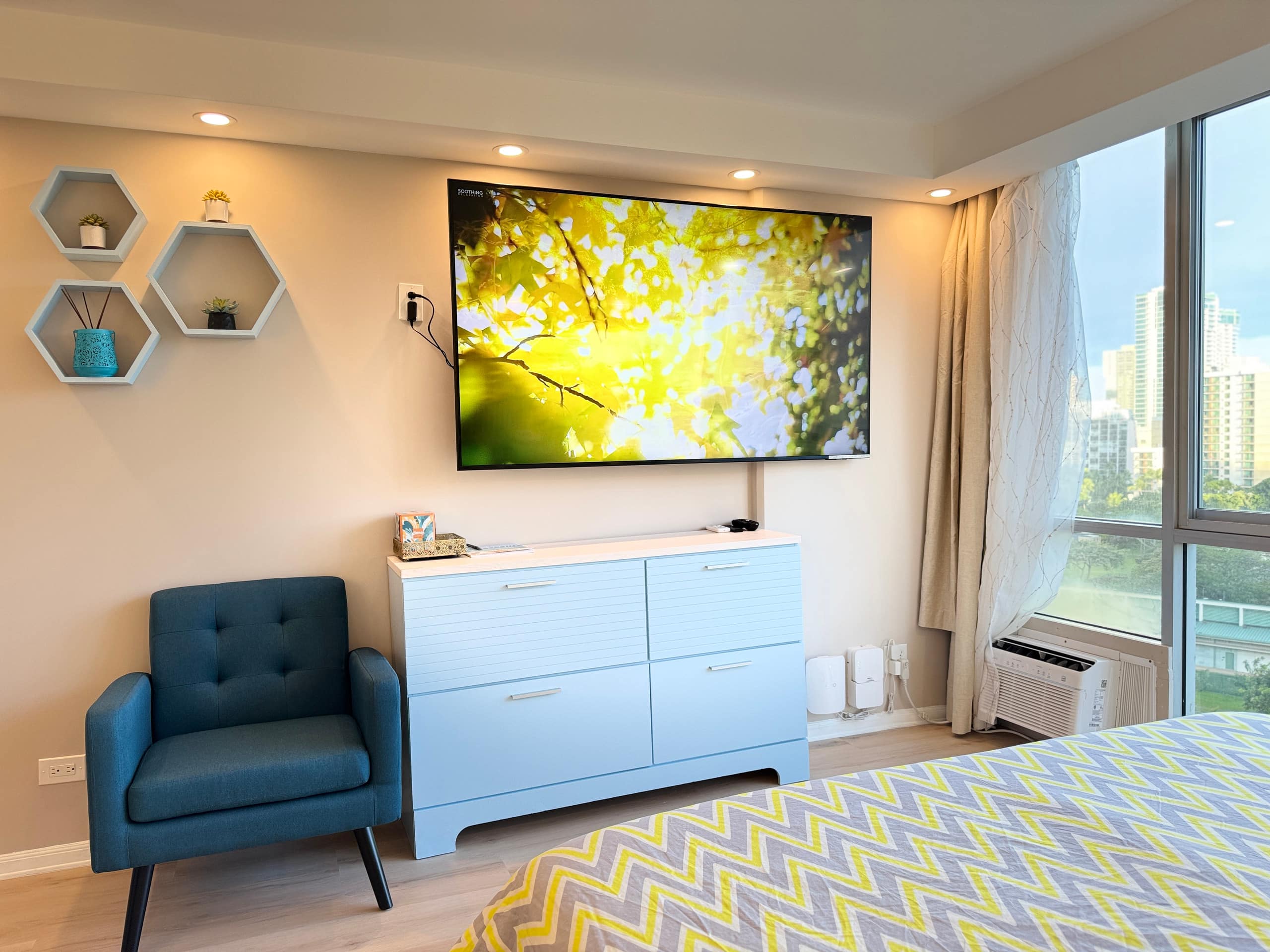Condo in Honolulu · ★4.88 · Studio · 1 bed · 1 bath - Image 21