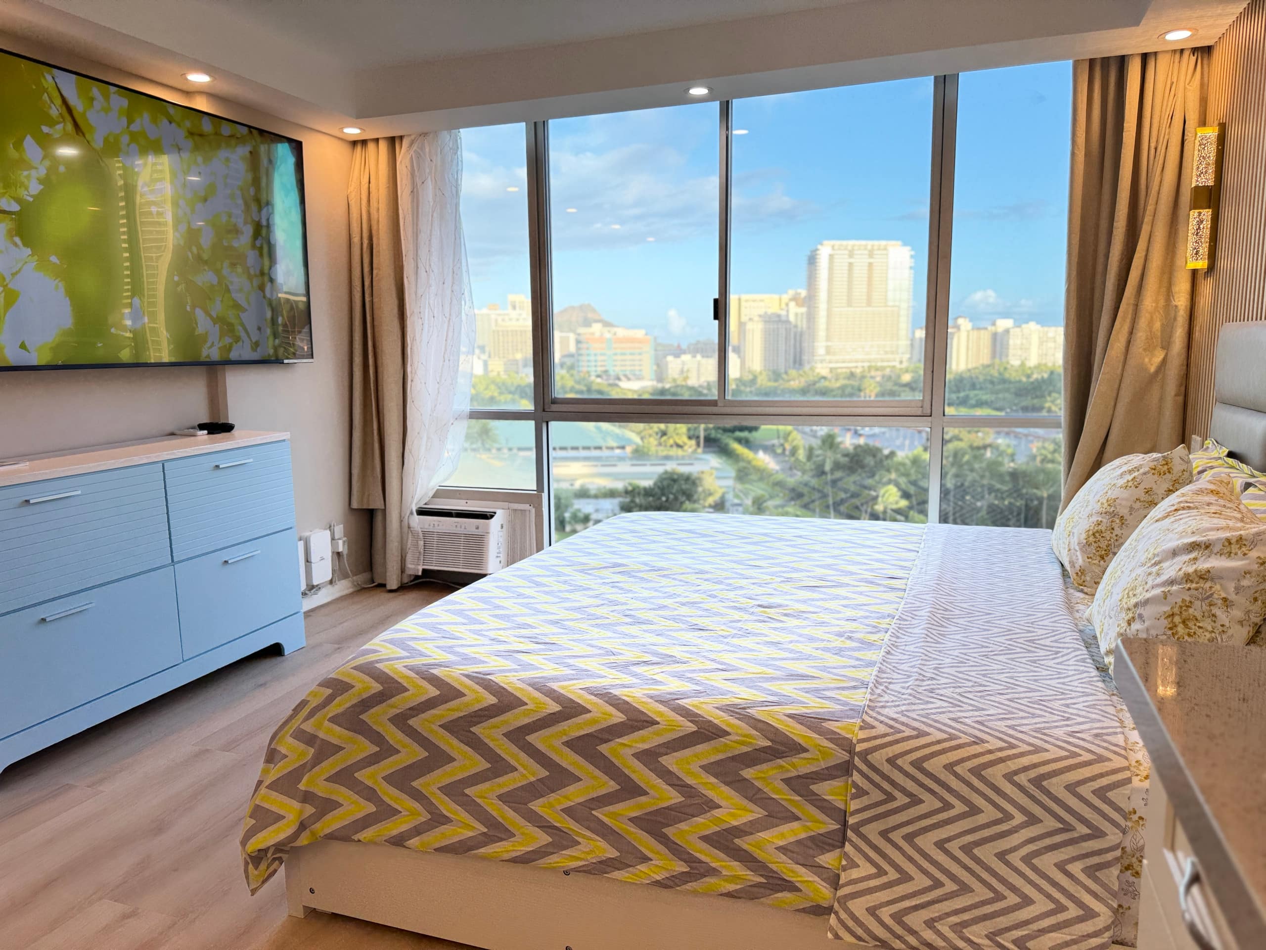Condo in Honolulu · ★4.88 · Studio · 1 bed · 1 bath - Image 15