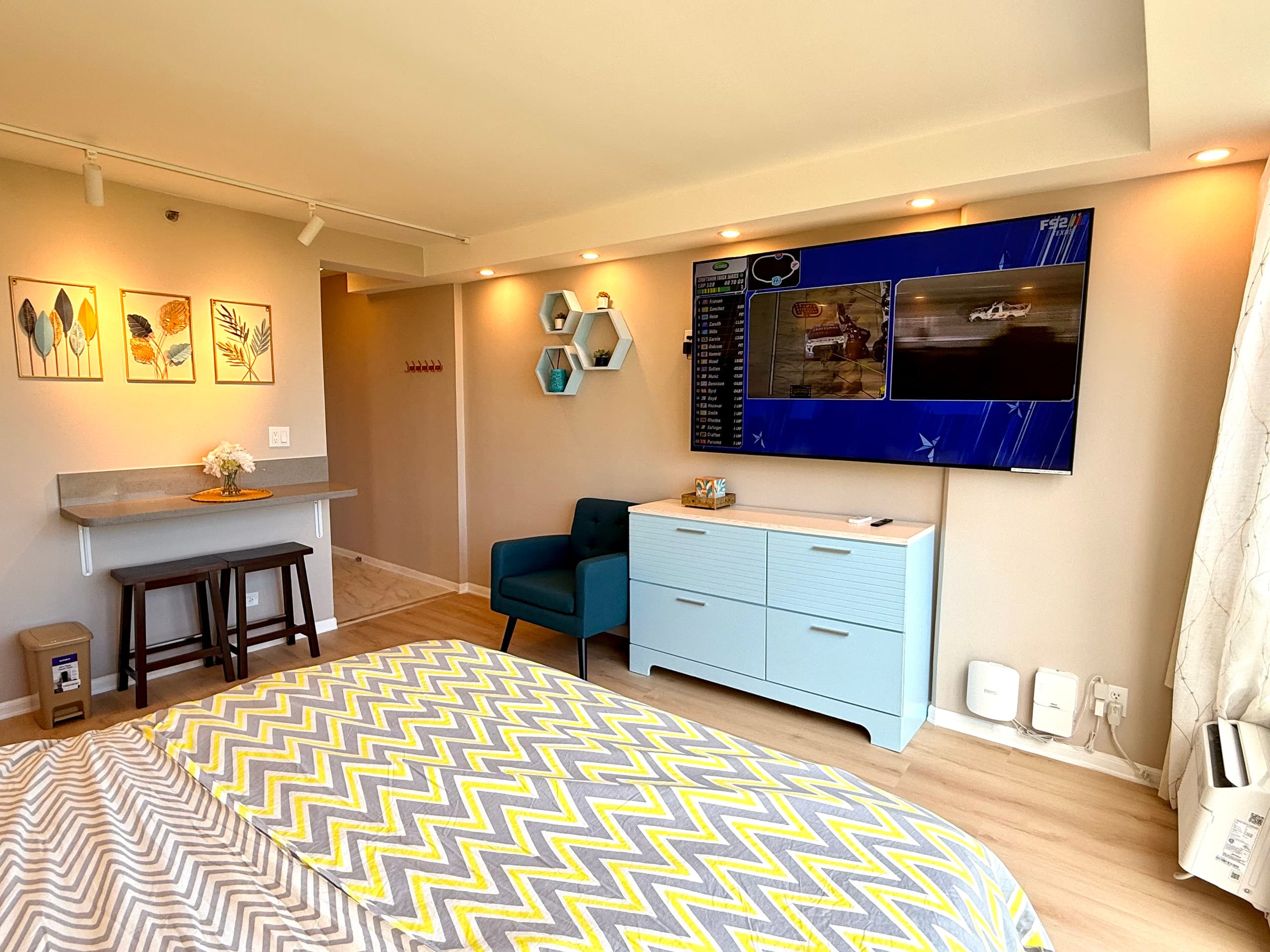 Condo in Honolulu · ★4.88 · Studio · 1 bed · 1 bath - Image 26