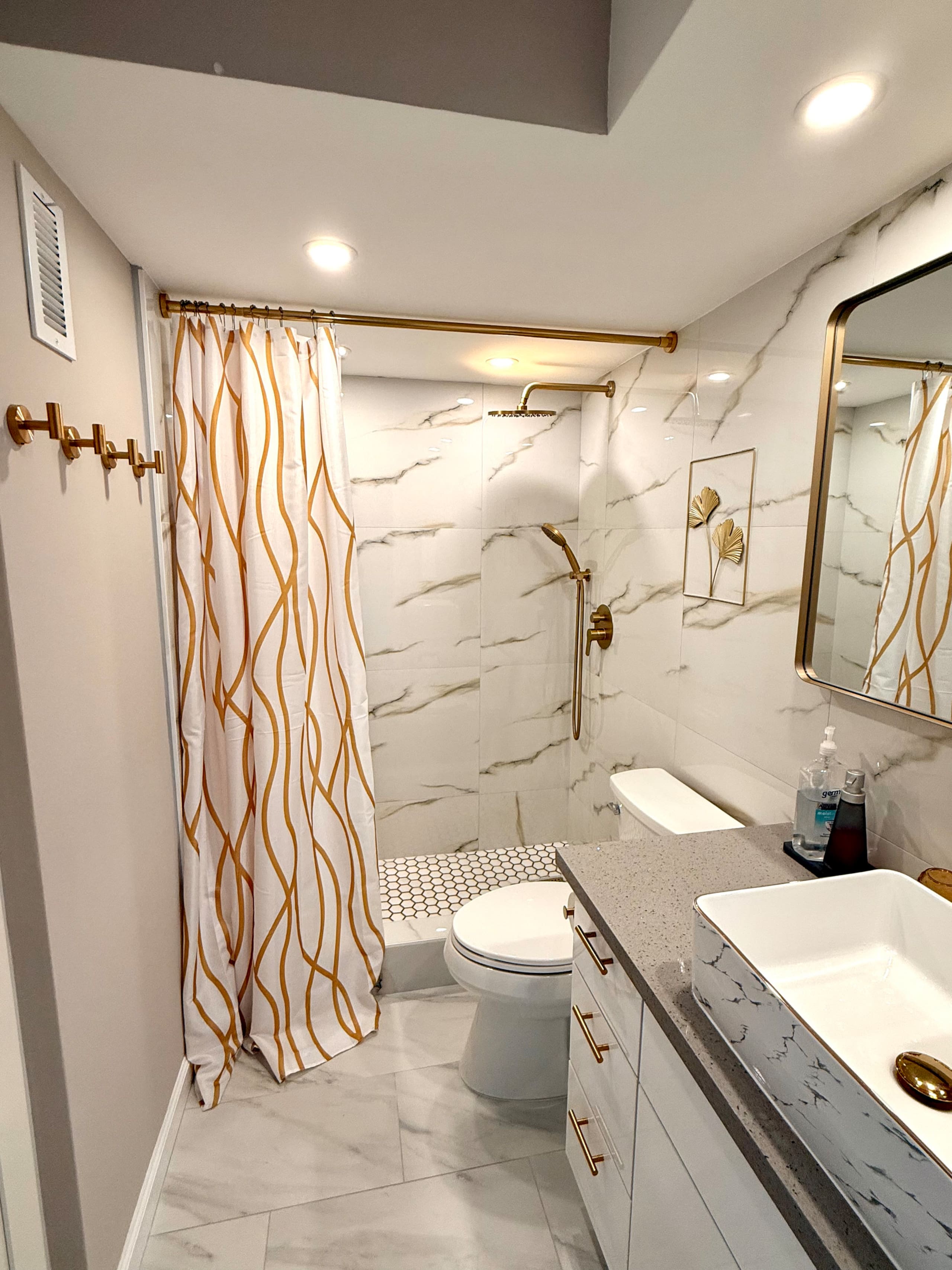 Condo in Honolulu · ★4.88 · Studio · 1 bed · 1 bath - Image 7