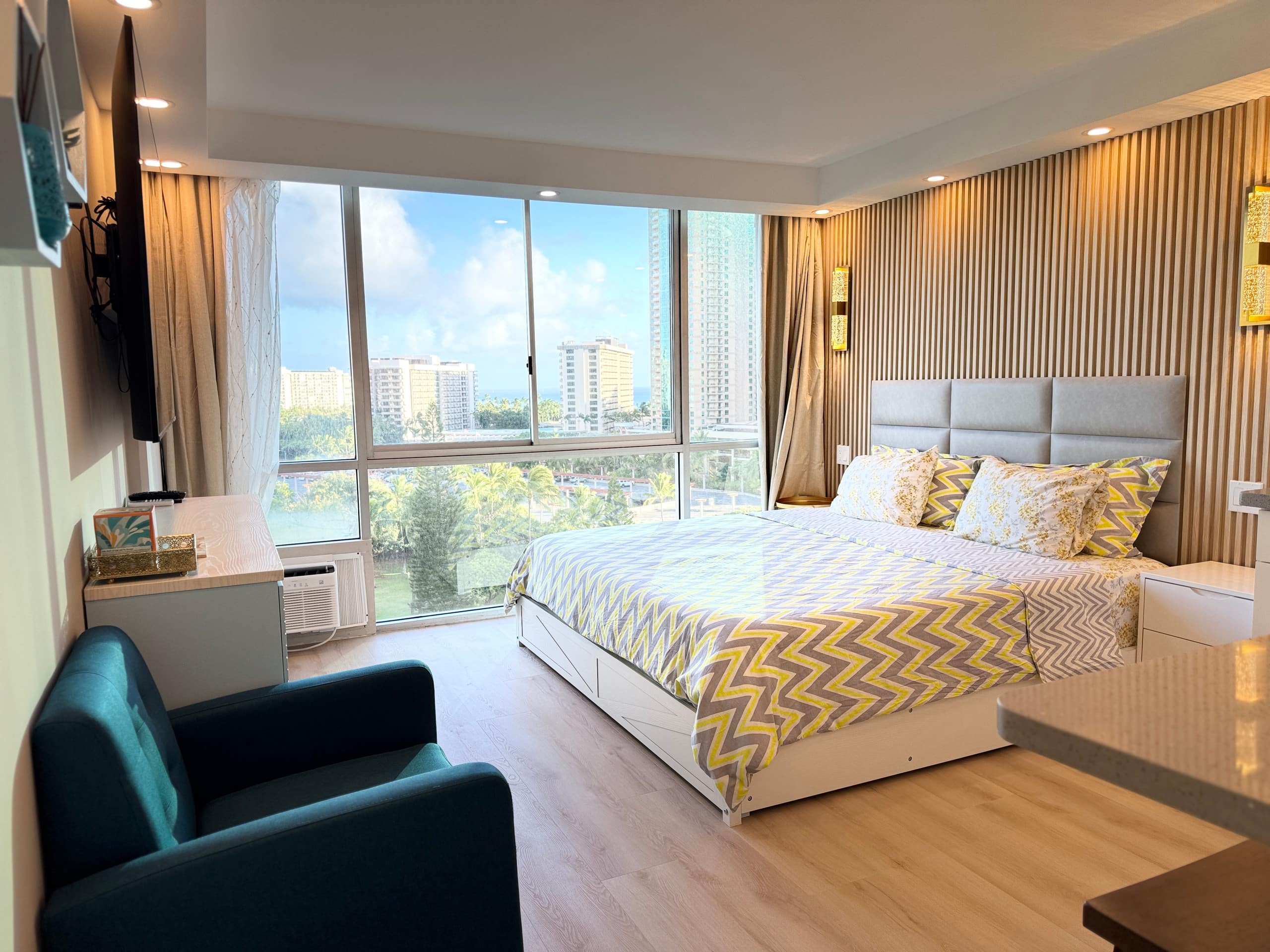 Condo in Honolulu · ★4.88 · Studio · 1 bed · 1 bath - Image 14