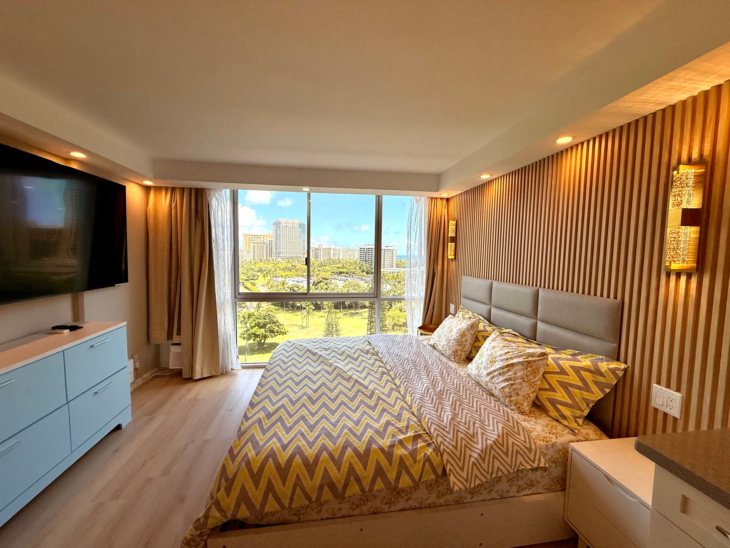 Condo in Honolulu · ★4.88 · Studio · 1 bed · 1 bath - Image 25