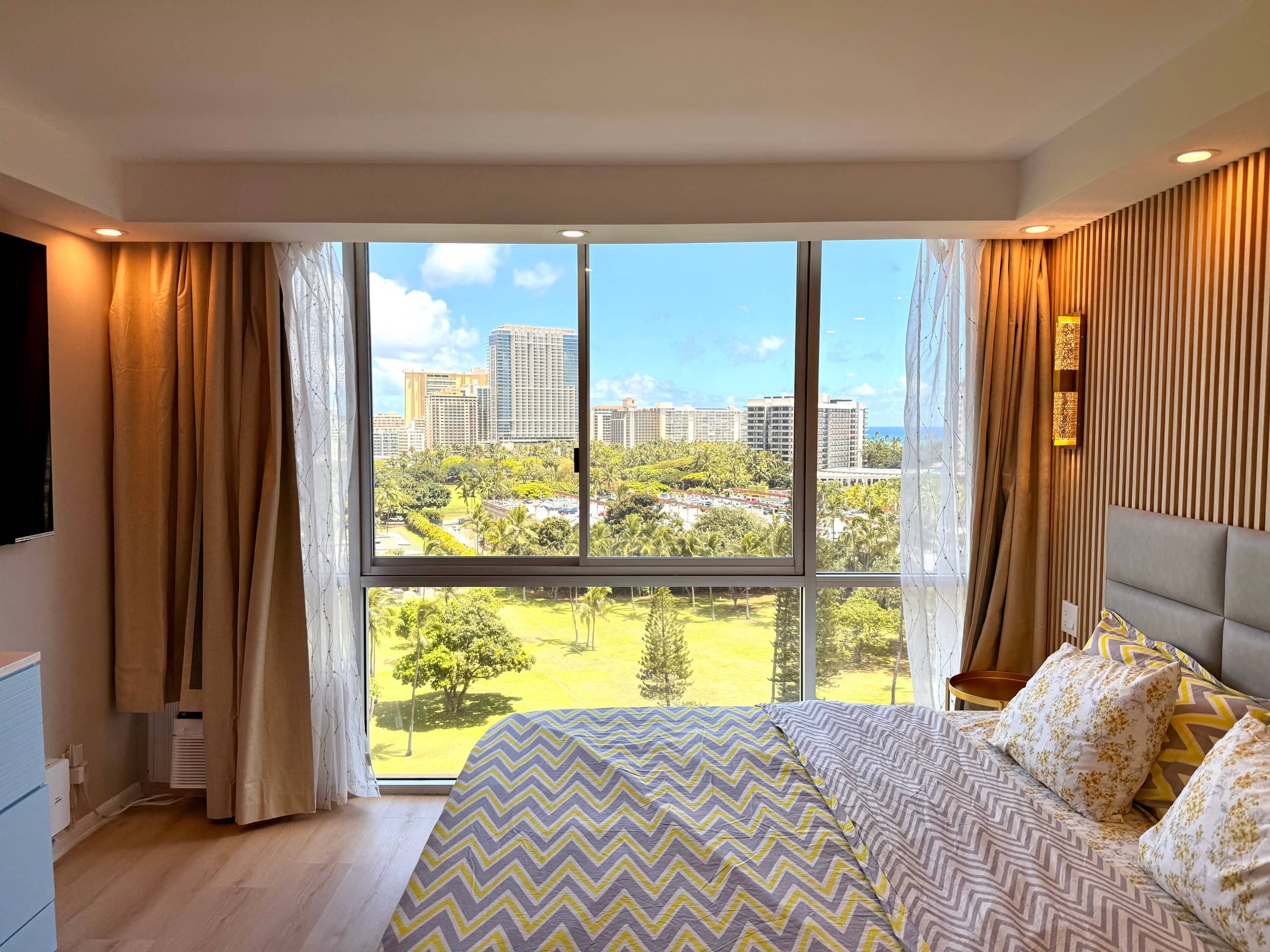 Condo in Honolulu · ★4.88 · Studio · 1 bed · 1 bath - Image 23