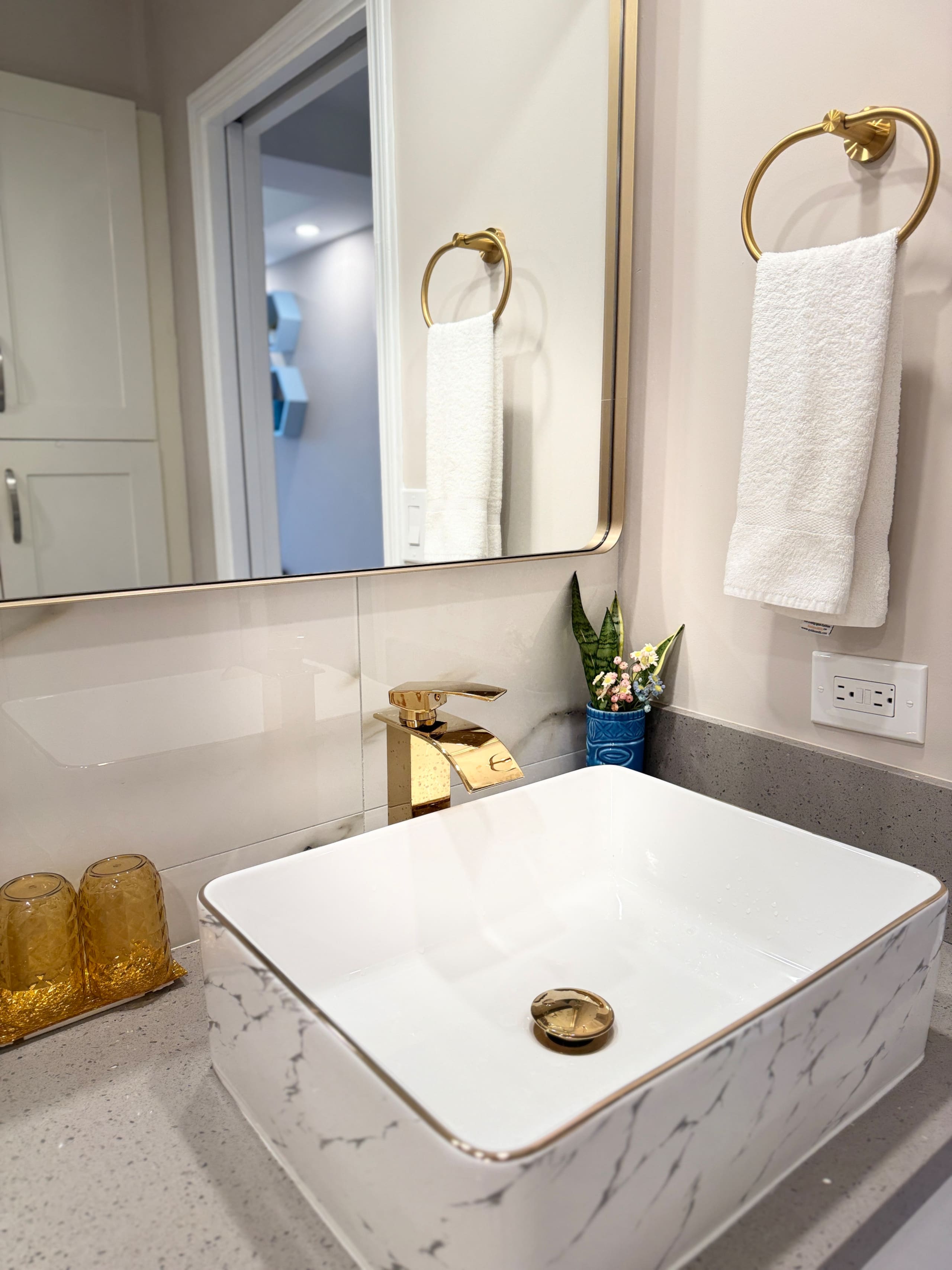 Condo in Honolulu · ★4.88 · Studio · 1 bed · 1 bath - Image 12