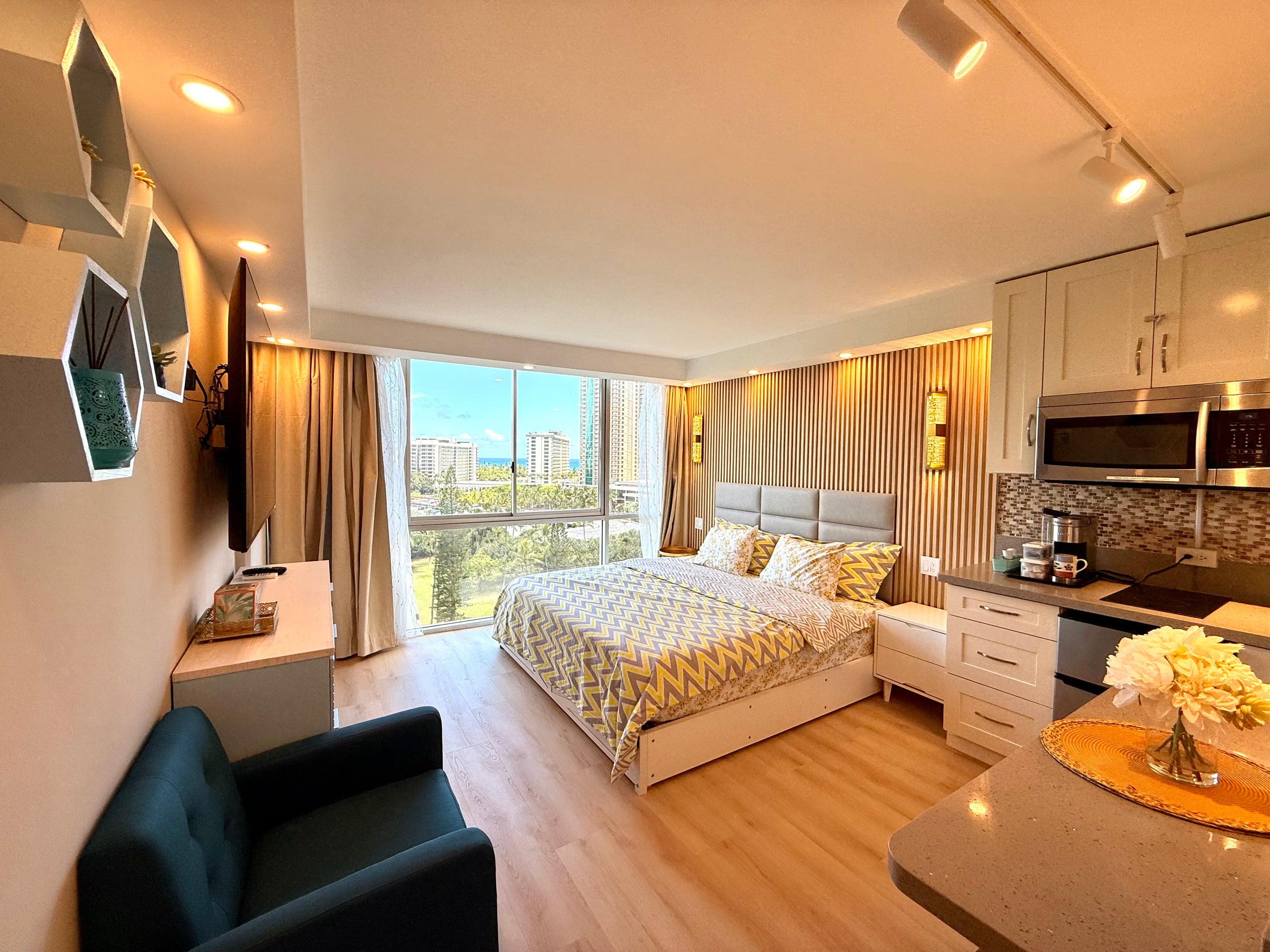 Condo in Honolulu · ★4.88 · Studio · 1 bed · 1 bath - Image 24