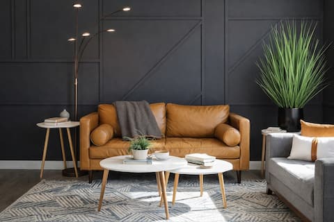 Luxe MCM King Suite • Coffee Lover's Dream! • EV2