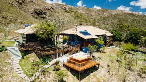 Cottage with Jacuzzi & Waterfall –Vale do Elefante