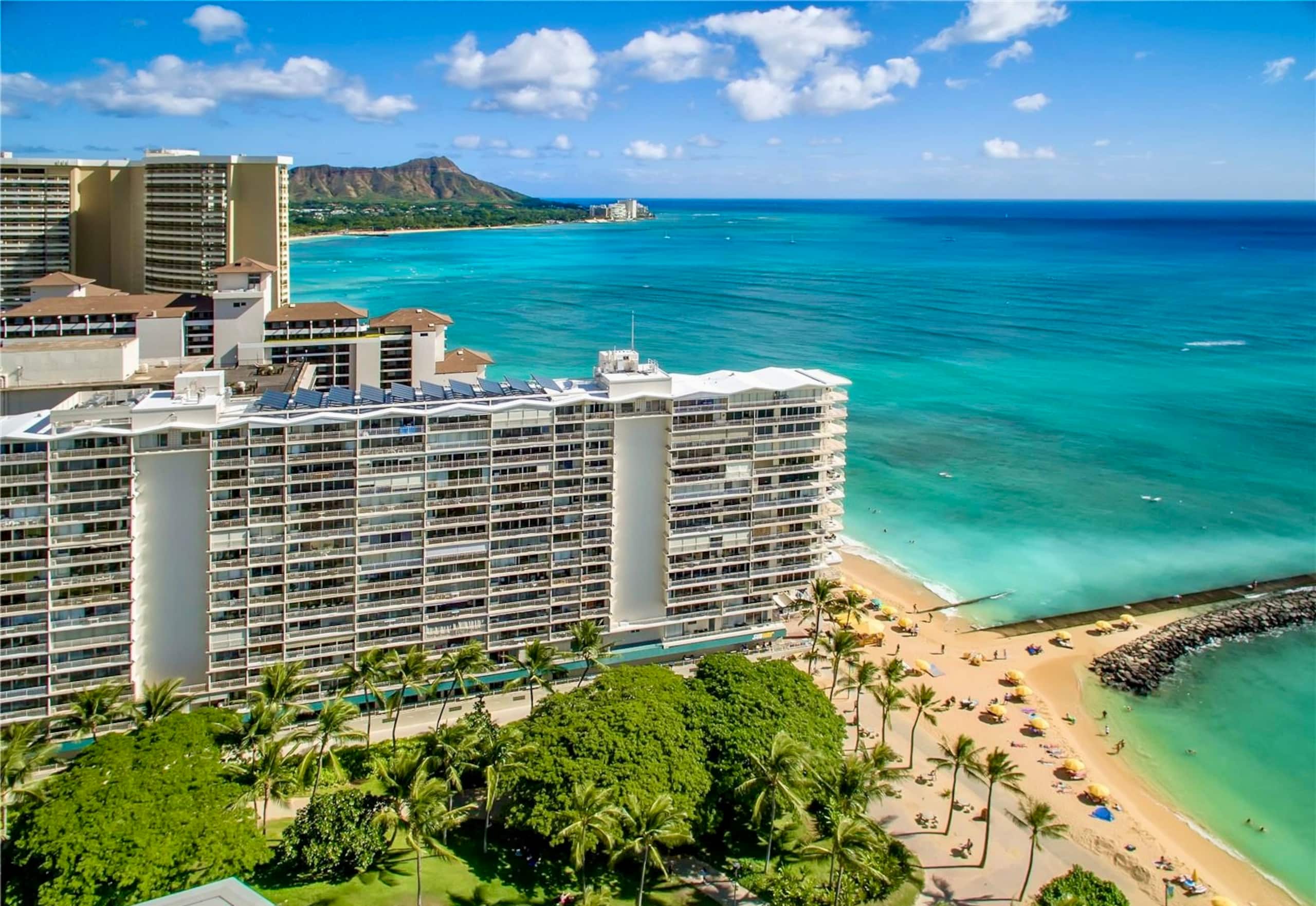 Resort in Honolulu · ★4.9 · 1 bedroom · 4 beds · 1 private bath - Image 11