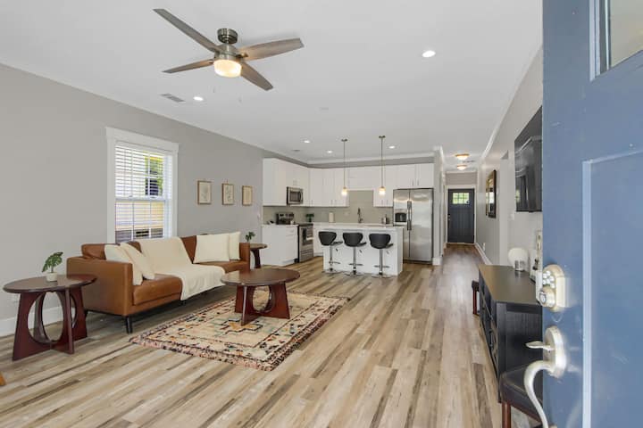 Blue Door Bungalow. <10 Min To Mercedes Benz - Atlanta, GA