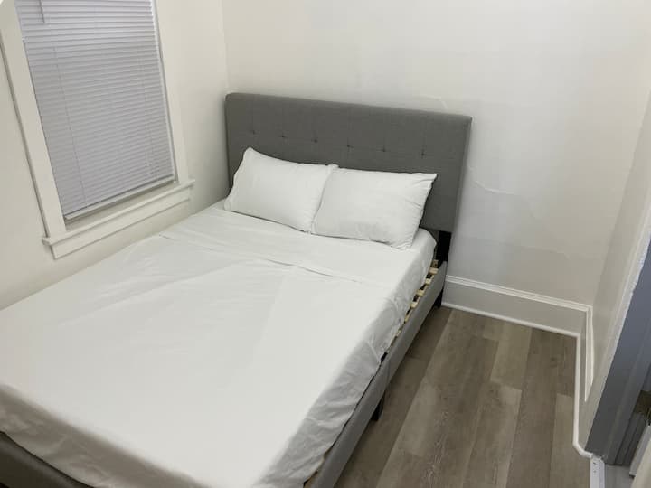 ملاءات نظيفة لسرير كامل الحجم