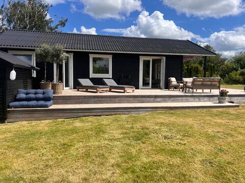 Lovely sanctuary with fireplace in Holløse!