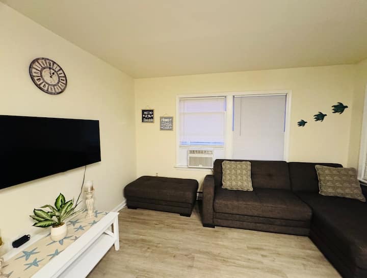 Beautiful New 1 Block From Beach 2 Parking Spots! - Toms River, NJ