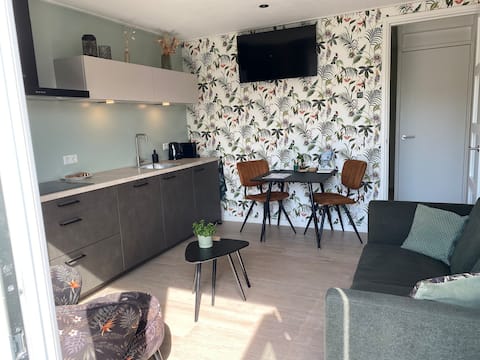 Successful Airbnb property: Viruly32holiday. For 2 adults and 1 baby. in Wijk 12 Westkapelle