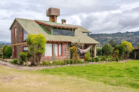 Wonderful cabin with fireplace in Tibasosa