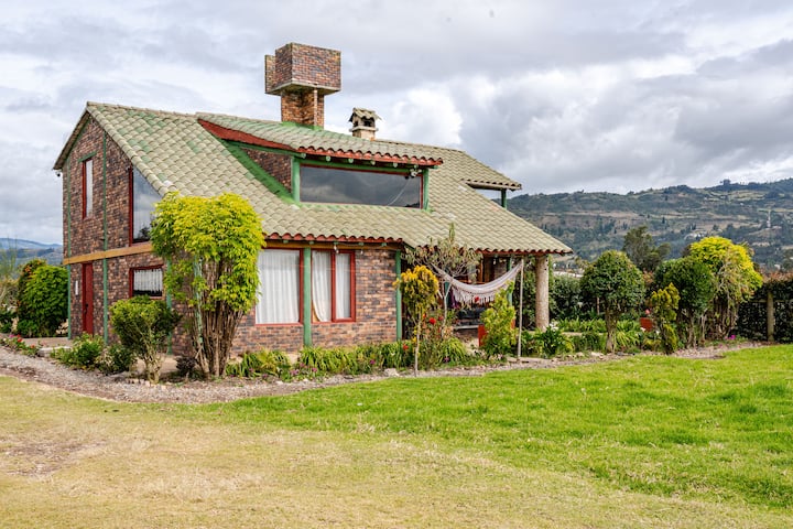 Wonderful cabin with fireplace in Tibasosa