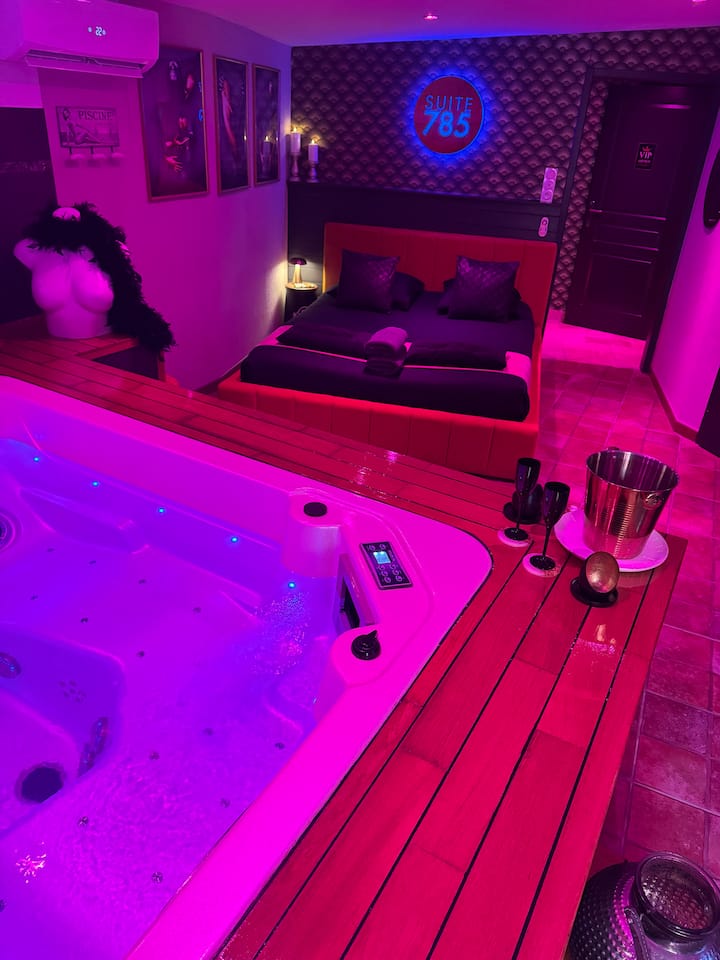 Love Room GUEST SUITE 785 Hot Tub Sauna Private Cellar - Guest