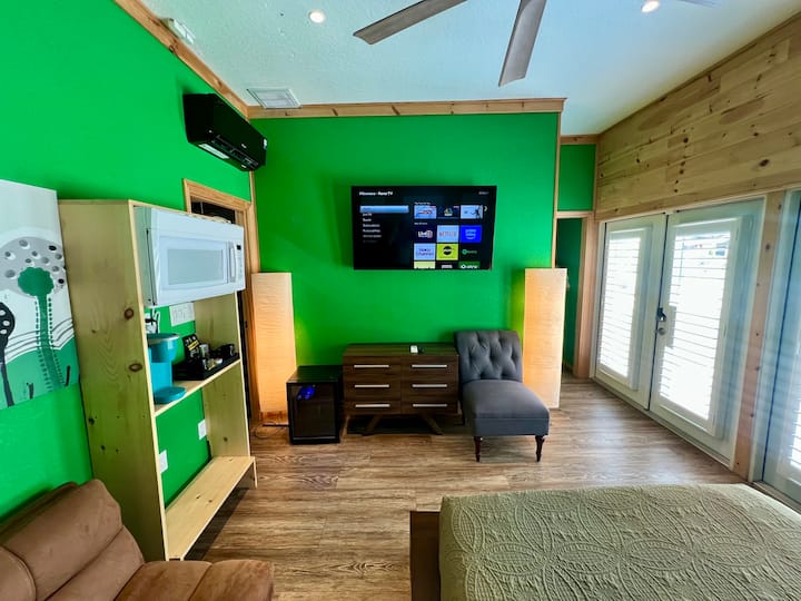 The Exclusive Tatman Evergreen Suite - Winter Haven, FL