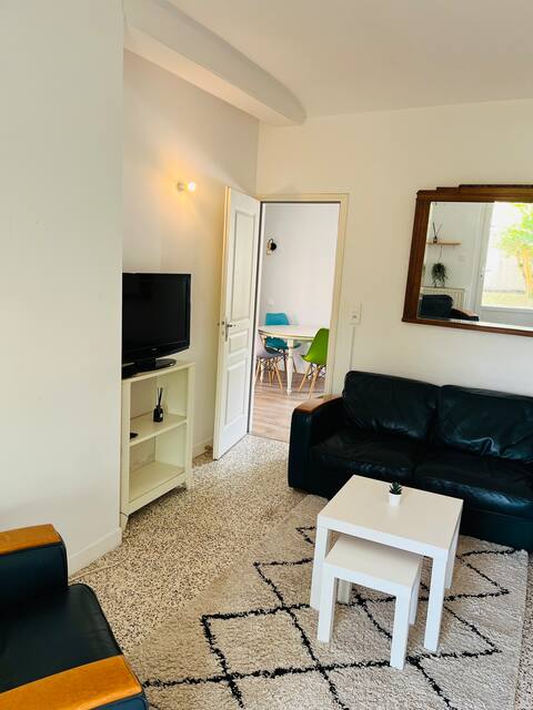 Popular Airbnb listing: Villa Némo, classified 3 stars, 3-bedroom apartment, city center in Andernos Les Bains