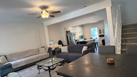 Cozy, Clean, Quiet-Everything You Need 3 Bedrm